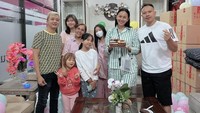 Pada kejadian tersebut, Kalina, supir dan asisten-asistennya masih berada di dalam mobil. Alami shock hebat, Kalina mencoba menenangkan diri dan mengatasi keributan yang terjadi. Foto: Instagram/kalinaocktaranny