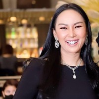 Mantan istri Deddy Corbuzier dan Vicky Prasetyo, Kalina Ocktaranny juga pernah mengalami pernikahan yang seumur jagung. Kalina pernah menikah dengan pengacara Insank Nasruddin. Pernikahan Kalina dan Insank itu hanya bertahan selama 3 bulan. Foto: Instagram/kalinaocktaranny