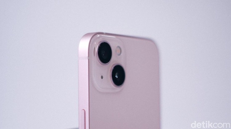 iPhone 13