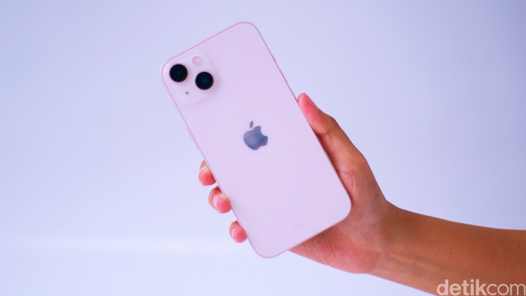 iPhone 13 iPhone 13