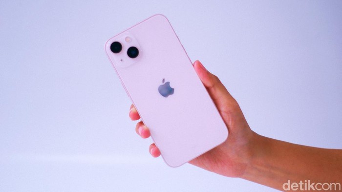 iPhone 13