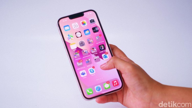 iPhone 13