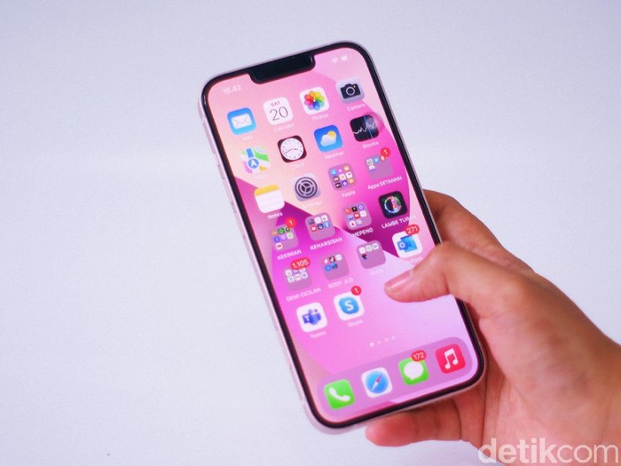 iPhone 13