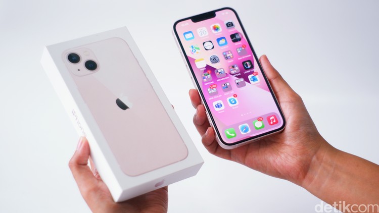 iPhone 13
