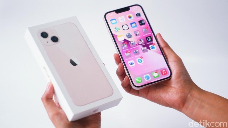 iPhone 13