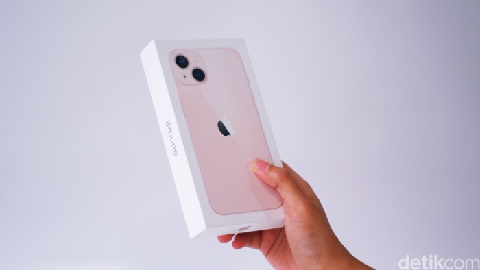 iPhone 13