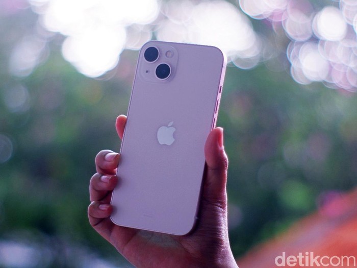 iPhone 13