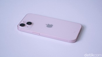 Inilah tampilan iPhone 13 Pink. Foto: Adi Fida Rahman/detikINET