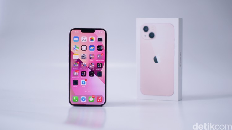 iPhone 13