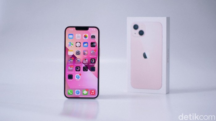iPhone 13