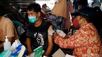 Vaksinasi COVID-19 gencar dilakukan di Kabupaten Pekalongan, Jawa Tengah. Target warga tervaksin mencapai 10 ribu jiwa perhari.