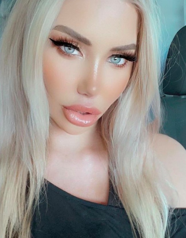 “Aku sering melihat banyak selebriti bercinta di sana dan aku berpartisipasi di sana juga,” kata Jenna. “Di salah satu pesta aku melihat Angelina Jolie, Tommy Lee, Pamela Anderson, Dennis Rodman. Pesta pada saat itu sangat gila,” tambahnya.Foto: dok. Instagram