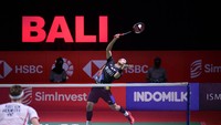 Apa daya, Axelsen tampil lebih tenang dan memaksa Jojo bikin kesalahan, pun ketika di match poin, bola Axelsen ternyata masuk lewat tayangan hawkeye (Humas PP PBSI)