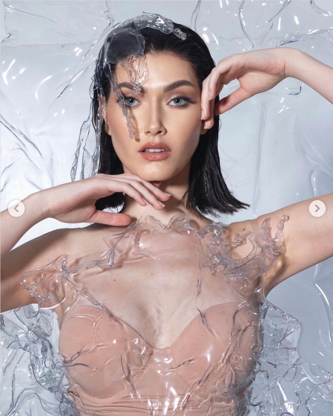 Inilah Miss Universe Argentina 2021 Julie Garcia yang akan memakai kostum nasional transparan di ajang grand final Miss Universe 2021 yang digelar di Israel, Desember mendatang. Foto: Dok. Instagram @juliegarcia