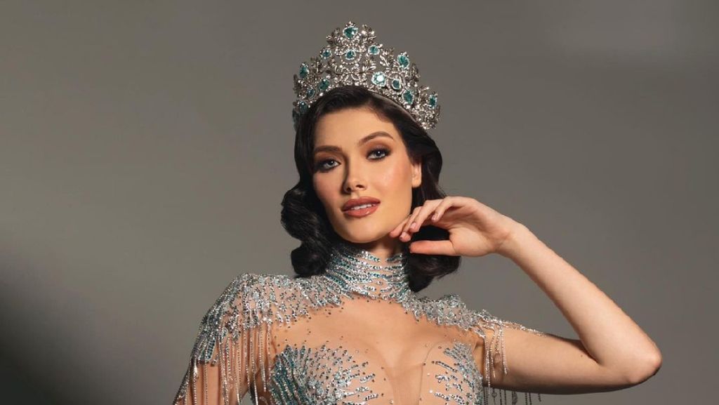 8 Potret Miss Universe Argentina 2021, Viral Kostum Nasionalnya Transparan