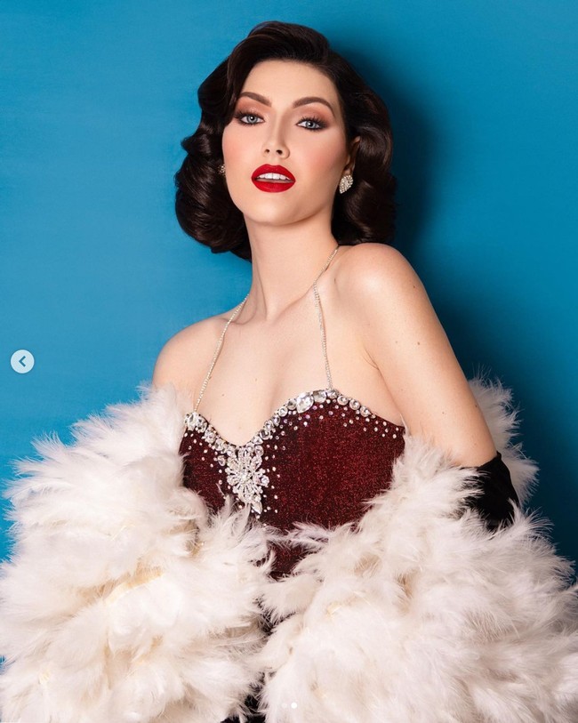 Seperti dikutip dari VK, Julie Gracia memulai karier di dunia modelling saat usianya 16 tahun. Dia juga sudah membantu keuangan keluarganya sejak remaja dengan melakukan berbagai pekerjaan seperti sales di toko buku dan menyediakan jasa menata rambut di rumahnya. Foto: Dok. Instagram @juliegarcia