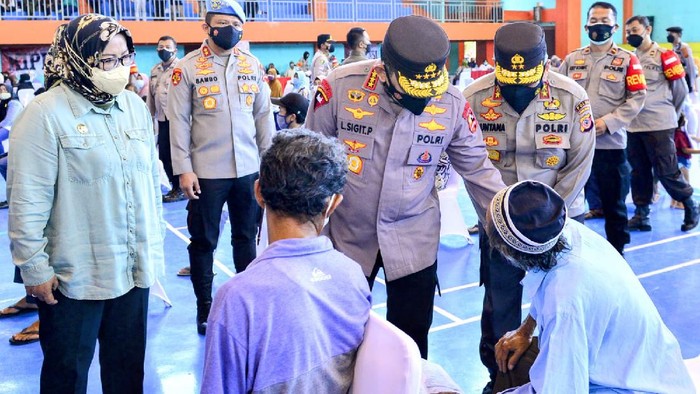 Kapolri Jenderal Listyo Sigit Prabowo meninjau akselerasi vaksinasi di Kabupaten Bogor