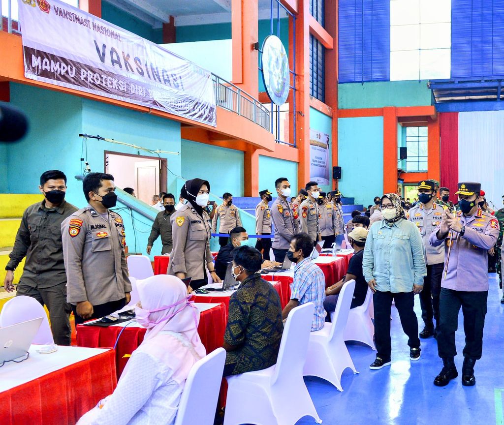 Kapolri Jenderal Listyo Sigit Prabowo meninjau akselerasi vaksinasi di Kabupaten Bogor