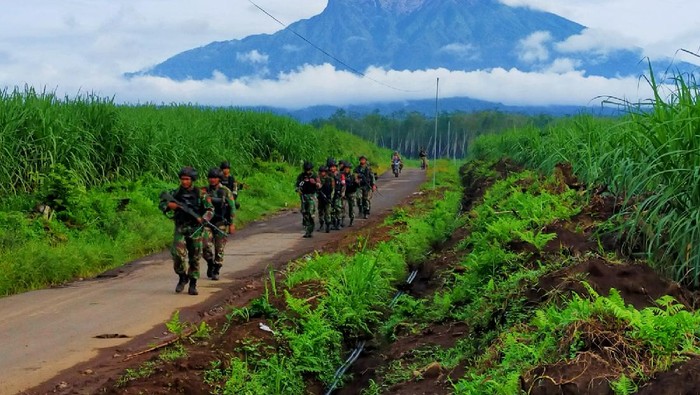 kostrad latihan di banyuwangi