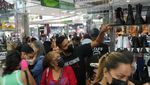 Lagi Banjir Diskon, Warga Venezuela Serbu Toko-Mal