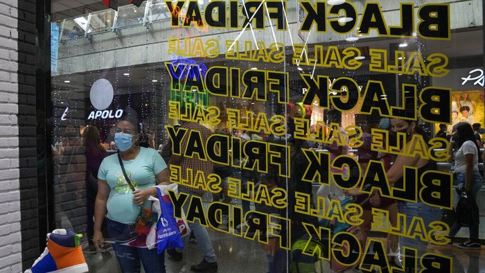Black Friday jadi momen yang dinantikan oleh warga Venezuela. Mereka langsung menyerbu mal-mal yang menggelar diskon gede-gedean.