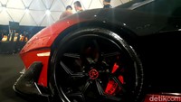 Raffi Ahmad sempat mengatakan kalau velg dan body originalnya masih tersimpan rapi. Sementara part yang digunakan pakai aftermarket modifikasi. Foto: Ridwan Arifin