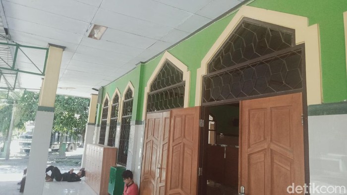 Masjid yang diresmikan oleh Presiden ke-2 RI Soeharto di Kecamatan Delanggu dan Wonosari Klaten