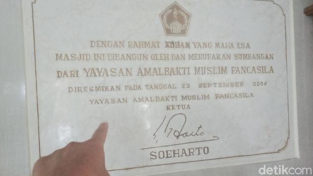 Masjid yang diresmikan oleh Presiden ke-2 RI Soeharto di Kecamatan Delanggu dan Wonosari Klaten