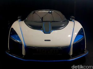 Mantap! Mobil Langka McLaren Senna Mejeng di Jakarta