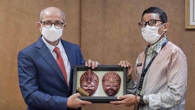 Menparekraf Sandiaga Uno bertemu Duta Besar Maroko Menparekraf Sandiaga Uno bertemu Duta Besar Maroko