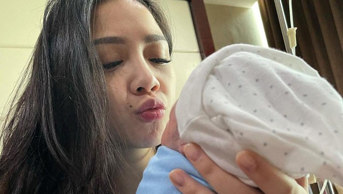 Nagita Slavina usai melahirkan anak kedua Nagita Slavina usai melahirkan anak kedua