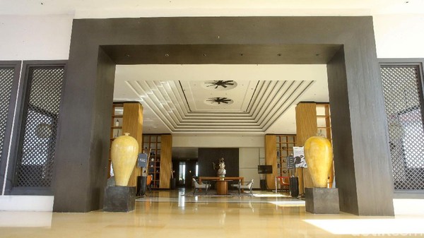 Bagi para penggemar spa, Sheraton Mustika Yogyakarta Resort & Spa juga menawarkan fasilitas Spa dari Taman Sari Royal Heritage Spa yang dilengkapi dengan fasilitas salon kecantikan, butik kecantikan, jamu bar, indoor swimming pool beserta Jacuzzi, sauna dan masih banyak lagi. Bagi para penggemar spa, Sheraton Mustika Yogyakarta Resort & Spa juga menawarkan fasilitas Spa dari Taman Sari Royal Heritage Spa yang dilengkapi dengan fasilitas salon kecantikan, butik kecantikan, jamu bar, indoor swimming pool beserta Jacuzzi, sauna dan masih banyak lagi.