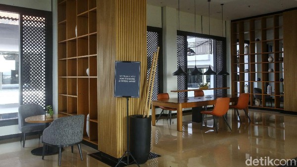 Resor ini memiliki 246 kamar yang terdiri dari deluxe room, grand deluxe, lagoon access, dan berbagai tipe kamar suite. Resor ini memiliki 246 kamar yang terdiri dari deluxe room, grand deluxe, lagoon access, dan berbagai tipe kamar suite.