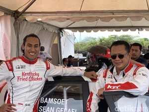 Sean Gelael di Reli Meikarta: Dinavigasi Pacar,  Jumpalitan Bareng Bamsoet