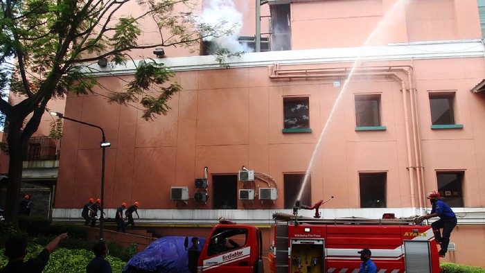 Siloam Hospitals Lippo Village menggelar simulasi tanggap bencana untuk melatih kesiapsiagaan rumah sakit dalam mengahadapi situasi darurat.