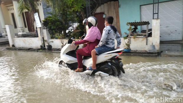 tanggul jebol di lamongan
