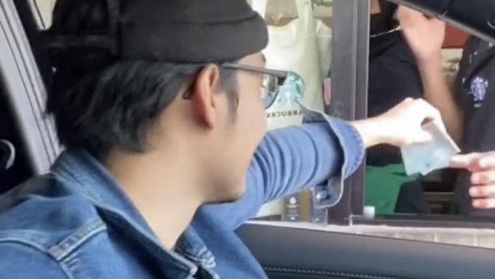 Terharu Ditraktir Air Putih oleh Pelayan Kafe, Pria Ini Beri Tip Rp 340 Ribu
