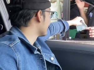 Terharu Ditraktir Air Putih oleh Pelayan Kafe, Pria Ini Beri Tip Rp 340 Ribu