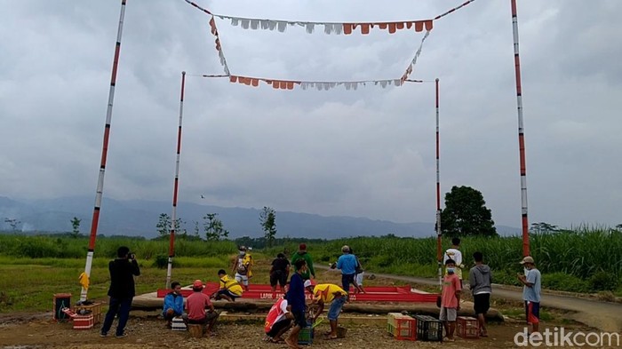 Tim vaksinator Kabupaten Pekalongan sasar kolong merpati dan jemput bola lansia
