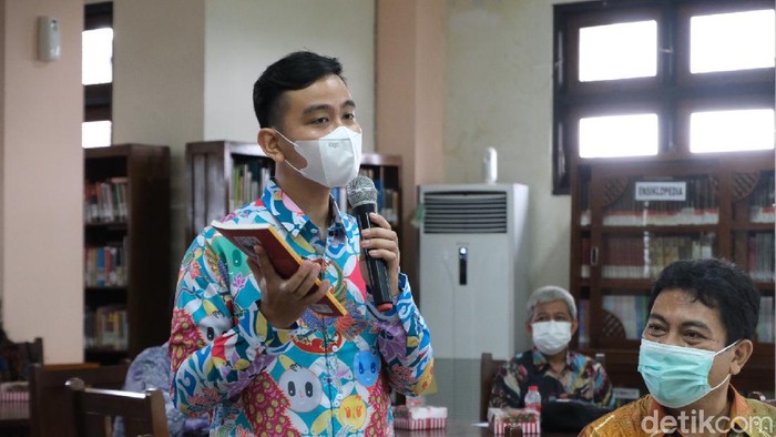 Wali Kota Solo Gibran Rakabuming Raka saat menghadiri peluncuran buku FX Hadi Rudyatmo, Sabtu (27/11/2021).