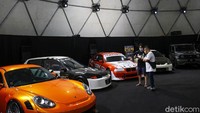 Berbeda dengan tahun-tahun sebelumnya, pada 2021 IIMS Motobike Show bekerja sama dengan IAM Automodified. Selain pameran motor juga ada pameran mobil modifikasi.
