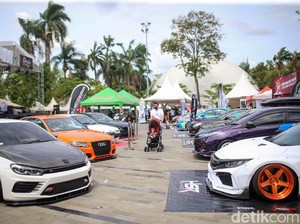 Duh! Anak Dibiarin Pose Tengkurep dan Injak Bemper, Pahami Etika di Pameran Mobil