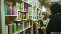 Beragam souvenir juga dipamerkan di acara ini.