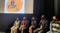 Dalam salah satu side events pertemuan tingkat tinggi COP26 1-12 November lalu, Nina menghadiri penayangan film dokumenter yang menceritakan dirinya dan tiga remaja aktivis lingkungan asal India, Australia, dan Afrika. Sutradara asal Jerman Irja von Bernstorf membuat kisah tentangnya setelah tahu bahwa Nina pernah mengirim surat pada Donald Trump pada 2019 lalu. (Foto: Dok. Pribadi Aeshnina)