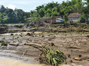 Bencana Terjang Jabar: Longsor Cimanggung hingga Banjir Bandang Garut