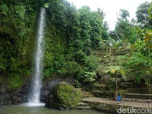 Curug Cigetruk, Air Terjun Tertinggi di Cirebon, Sejuknya Alami!