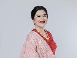 8 Gaya Kahiyang Ayu, Putri Jokowi Pakai Ulos, Jadi Selendang Hingga Outer