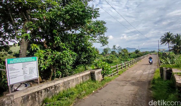 Jarak yang harus ditempuh pesepeda di jalur intake Kalibawang berkisar 10-15 km. Meski terbilang cukup jauh, rasa lelah tak akan terasa karena selama perjalanan bakal disuguhkan dengan pemandangan alam pedesaan yang masih asri. Jarak yang harus ditempuh pesepeda di jalur intake Kalibawang berkisar 10-15 km. Meski terbilang cukup jauh, rasa lelah tak akan terasa karena selama perjalanan bakal disuguhkan dengan pemandangan alam pedesaan yang masih asri.