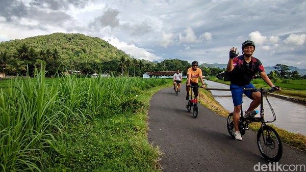 Untuk rute kedua Jalur Gowes Intake Kalibawang merupakan kebalikan dari rute pertama tadi, yakni dari Tanjungharjo, ke arah utara menuju Jembatan Singkung dan berakhir di Jembatan Talang Bowong. Untuk rute kedua Jalur Gowes Intake Kalibawang merupakan kebalikan dari rute pertama tadi, yakni dari Tanjungharjo, ke arah utara menuju Jembatan Singkung dan berakhir di Jembatan Talang Bowong.