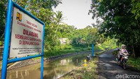 Kondisi yang mendukung itu membuat Jalur Intake Kalibawang Kulon Progo jadi favorit para pesepeda. Saat akhir pekan, jalur ini dipastikan bakal ramai oleh deretan pesepeda.